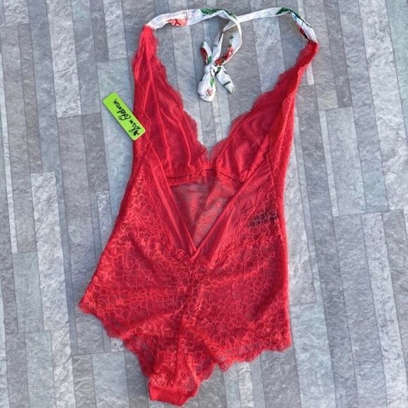 NWT $38 Sam Edelman “Geranium” Lace Bodysuit - Picture 2 of 4